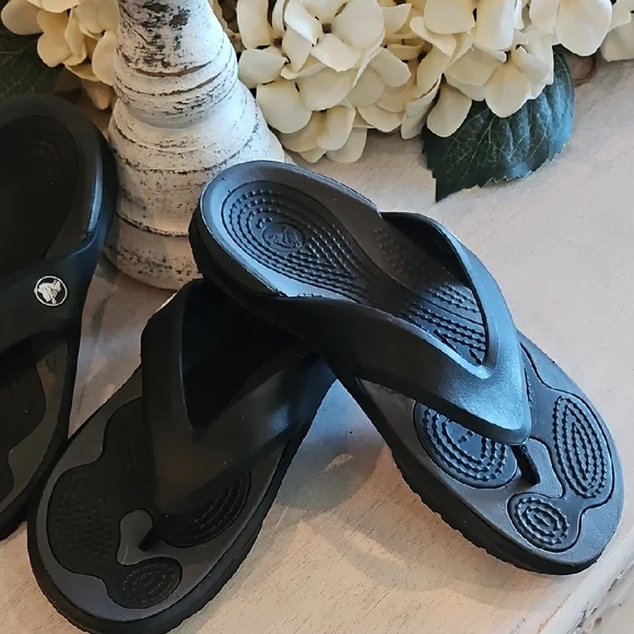 CROCS Black Slip-On Thong Sandals. 8W. New Unworn. - Picture 4 of 5
